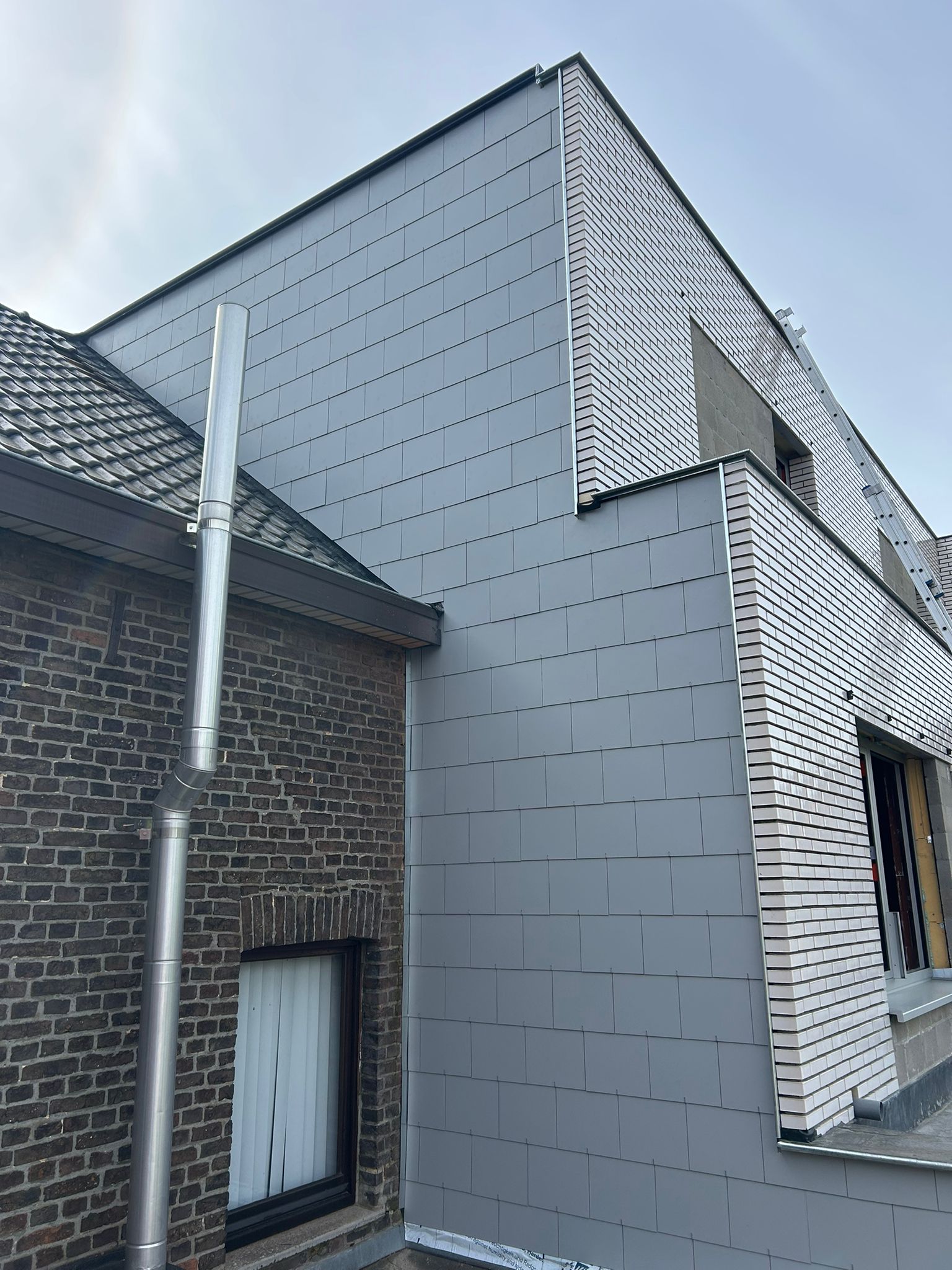 Een gevel in leien door VAJO in Hasselt