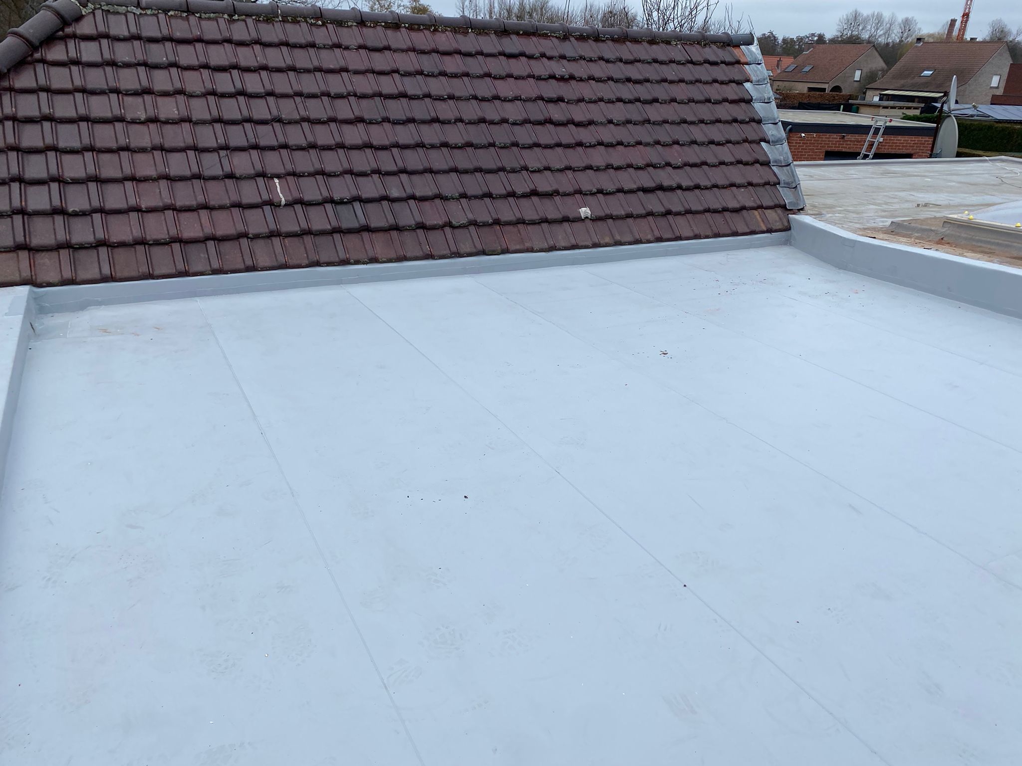 Achterbouw in Houten Constructie, Afgewerkt met Thermowood Ayous en Dakdichting in PVC te Hasselt in Hasselt, foto 5