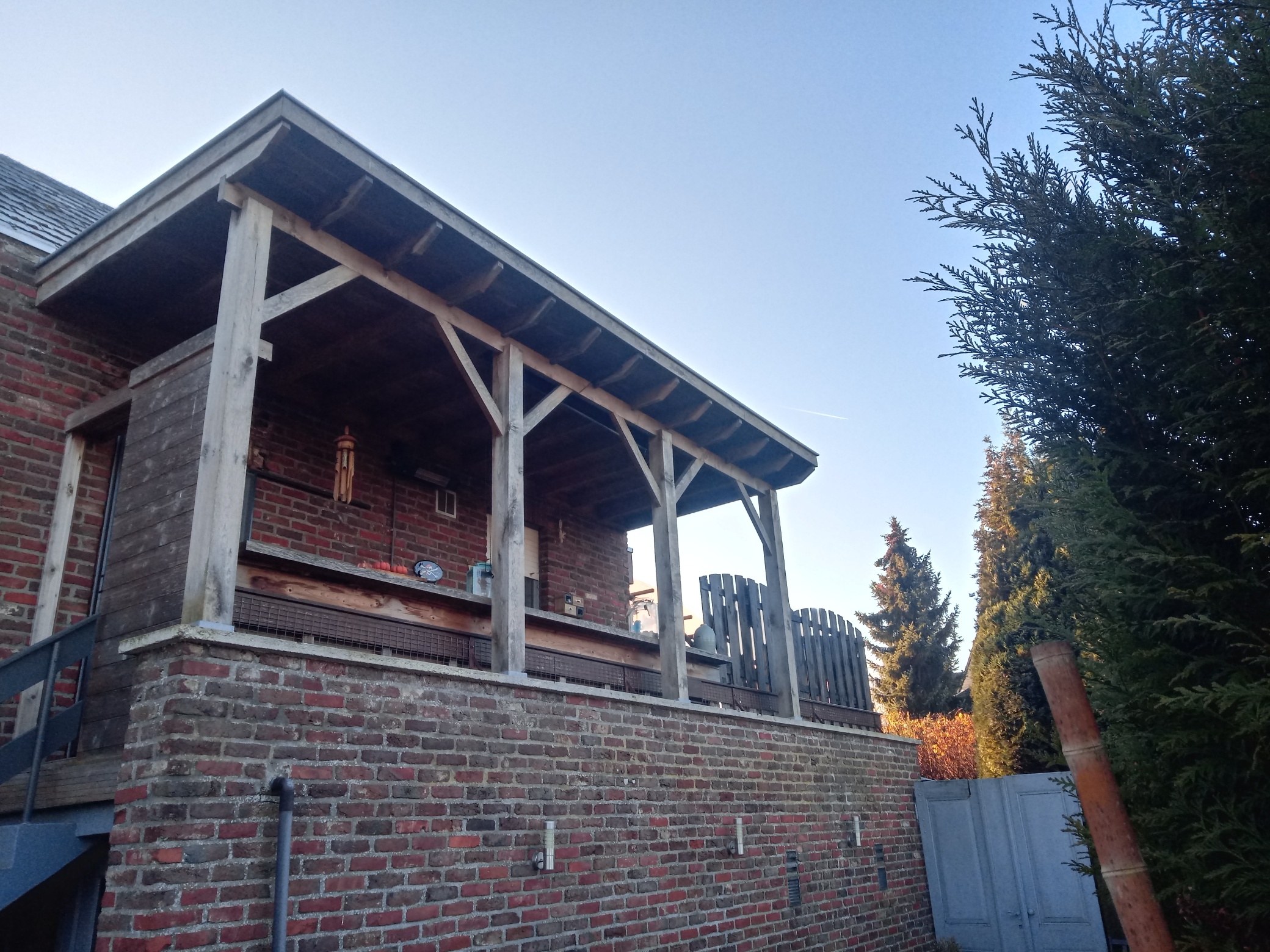 Afdak uit Eiken Hout te Eisden in Eisden