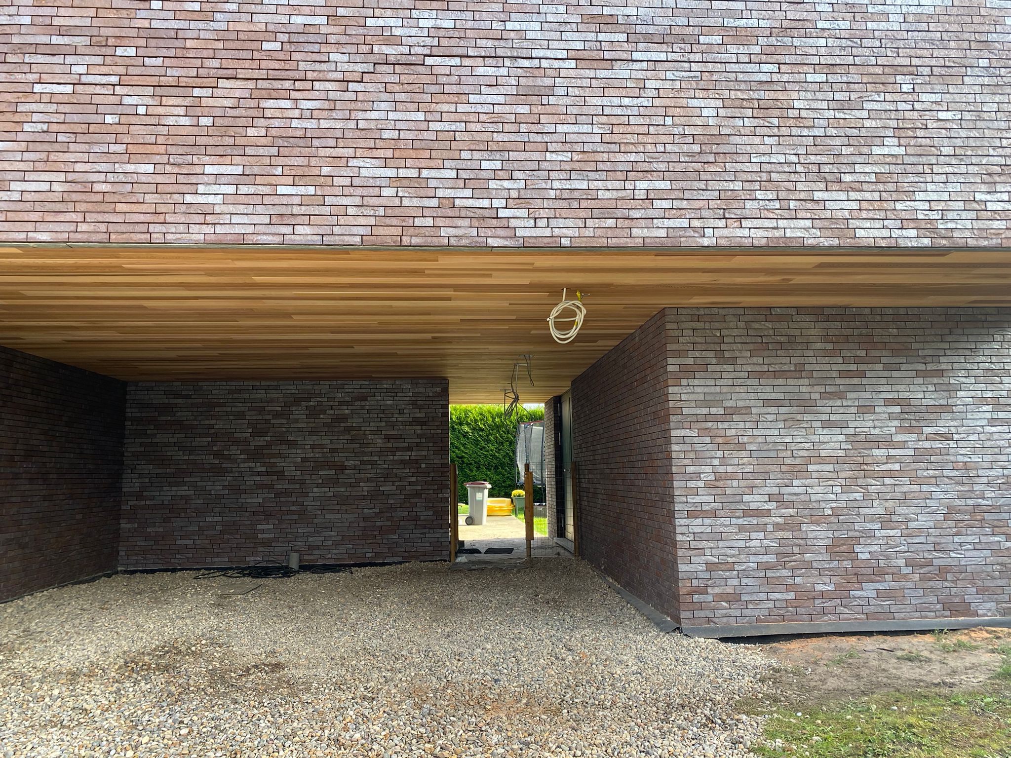 Bekleding van Buitenplafond Uitgevoerd in Cederhout te Mol in Mol