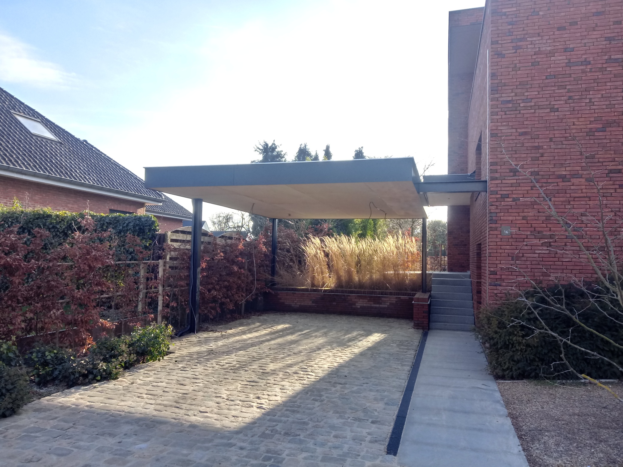 Carport met EPDM , Trespa en Plafond uit Berken Hout te Hasselt in Hasselt