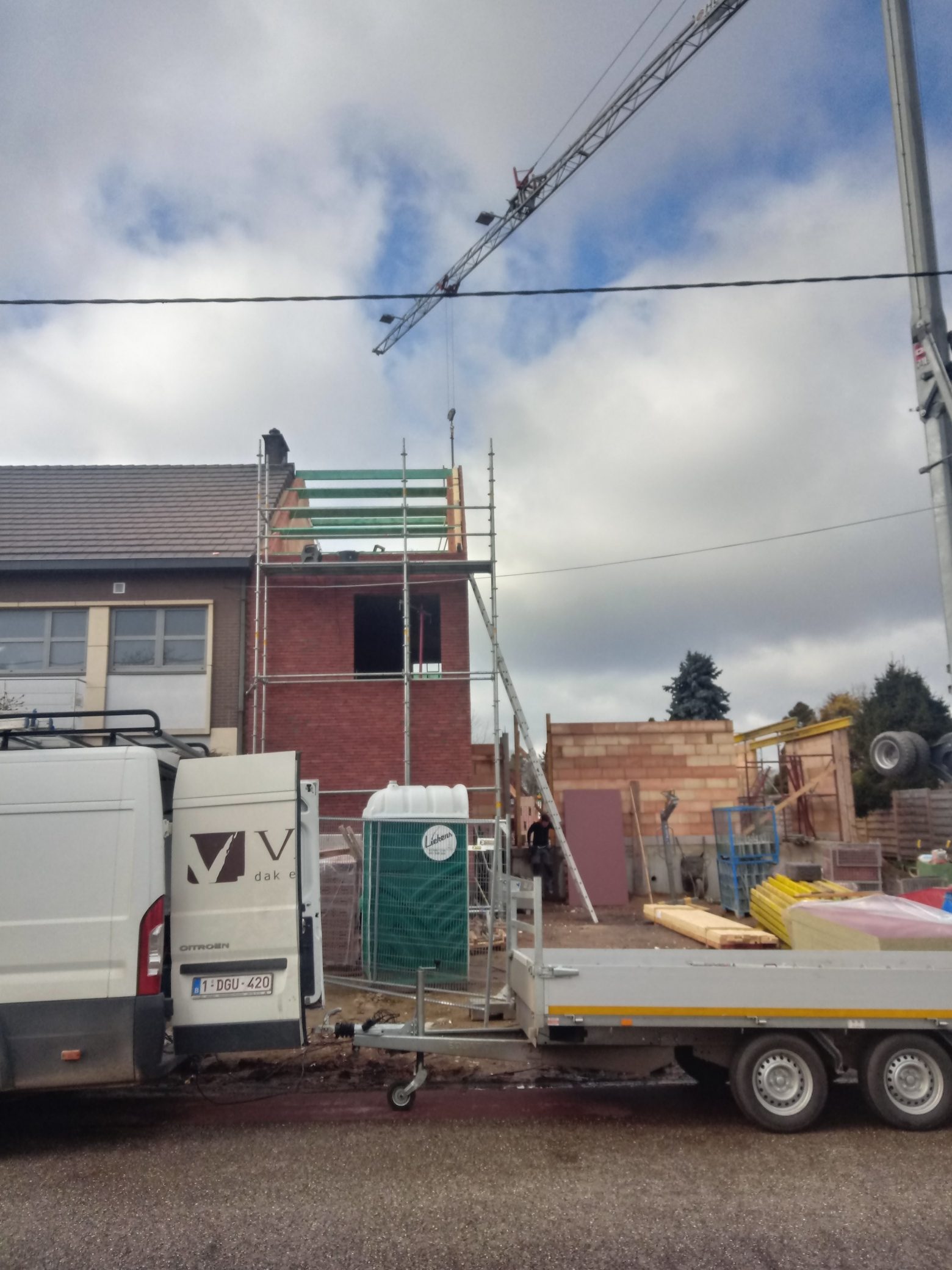 Hellend Dak en Plat Dak van een Nieuwbouw te Hasselt in Hasselt, foto 2