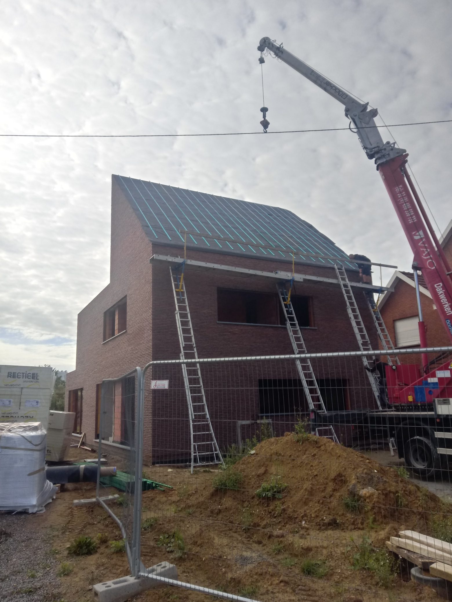 Hellend Dak en Plat Dak van een Nieuwbouw te Rotselaar in Rotselaar, foto 4