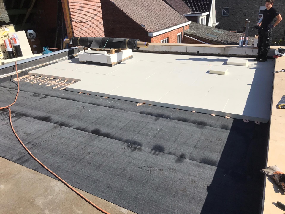 Hellend Dak en Plat Dak van een Nieuwbouw te Rotselaar in Rotselaar, foto 9