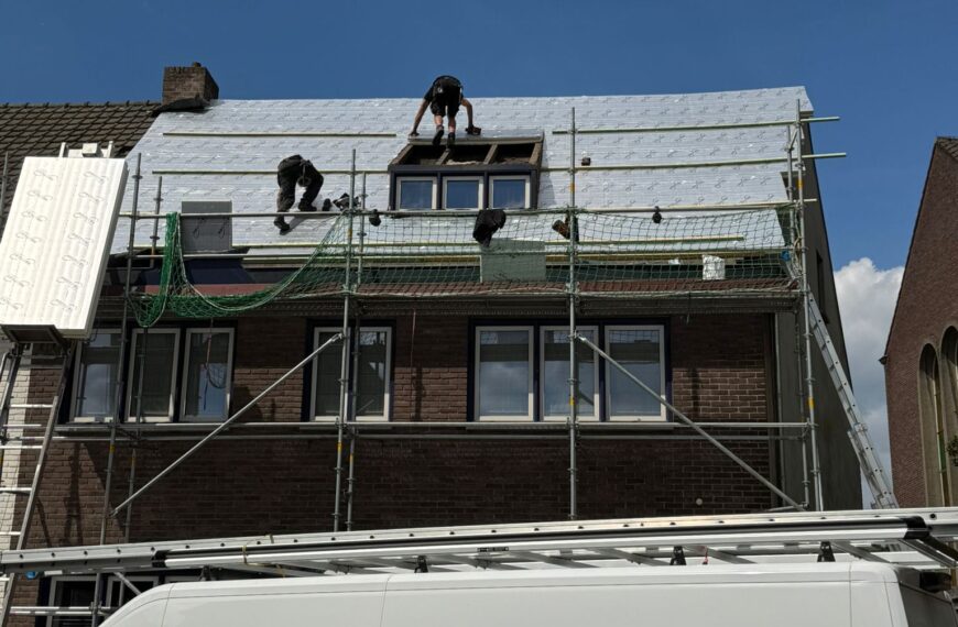 Isolatie Toegepast in Sarkingssysteem op Werf te Urmond in Urmond