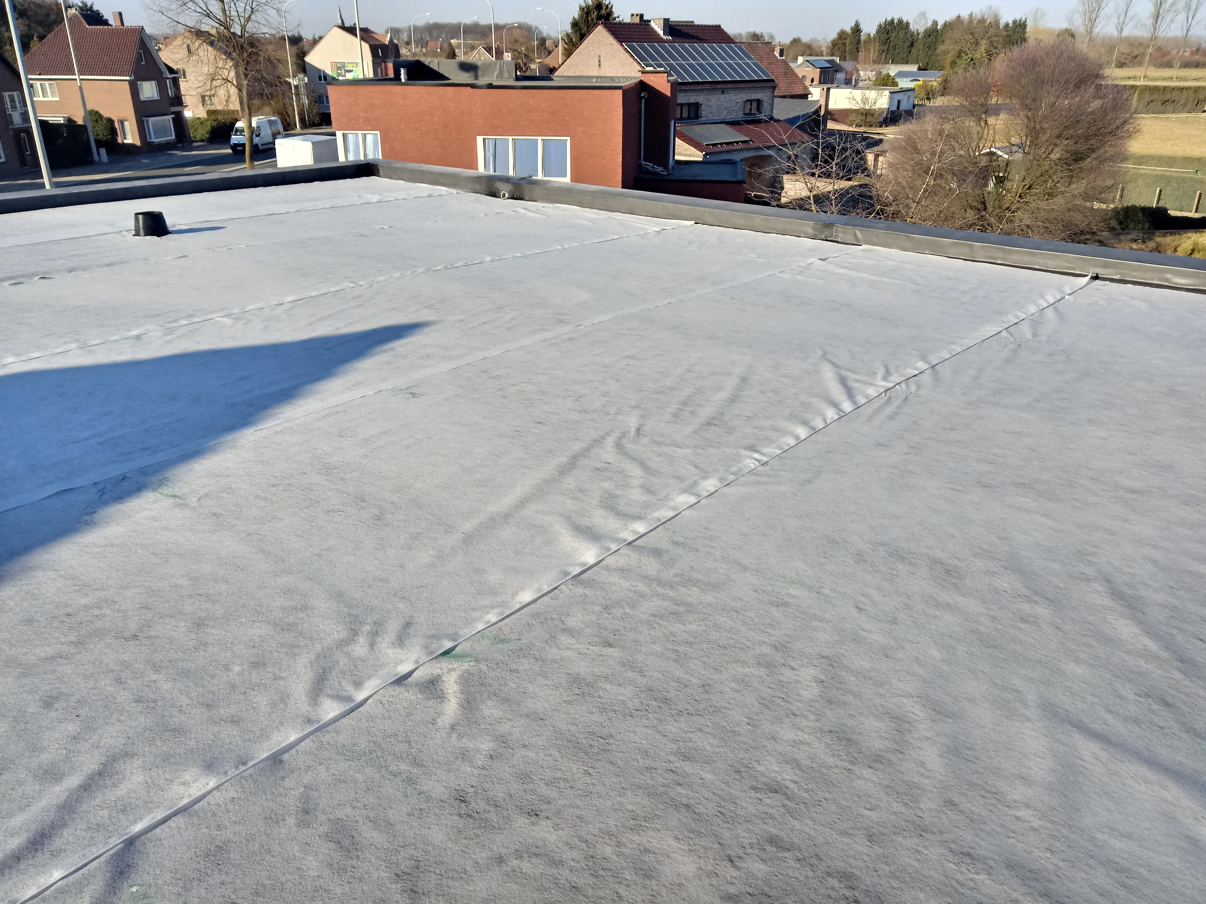 Nieuwbouw te Lanklaar een Plat Dak uit EPDM met een Ballast Afwerking in Lanklaar een Plat Dak uit EPDM met een Ballast Afwerking, foto 5