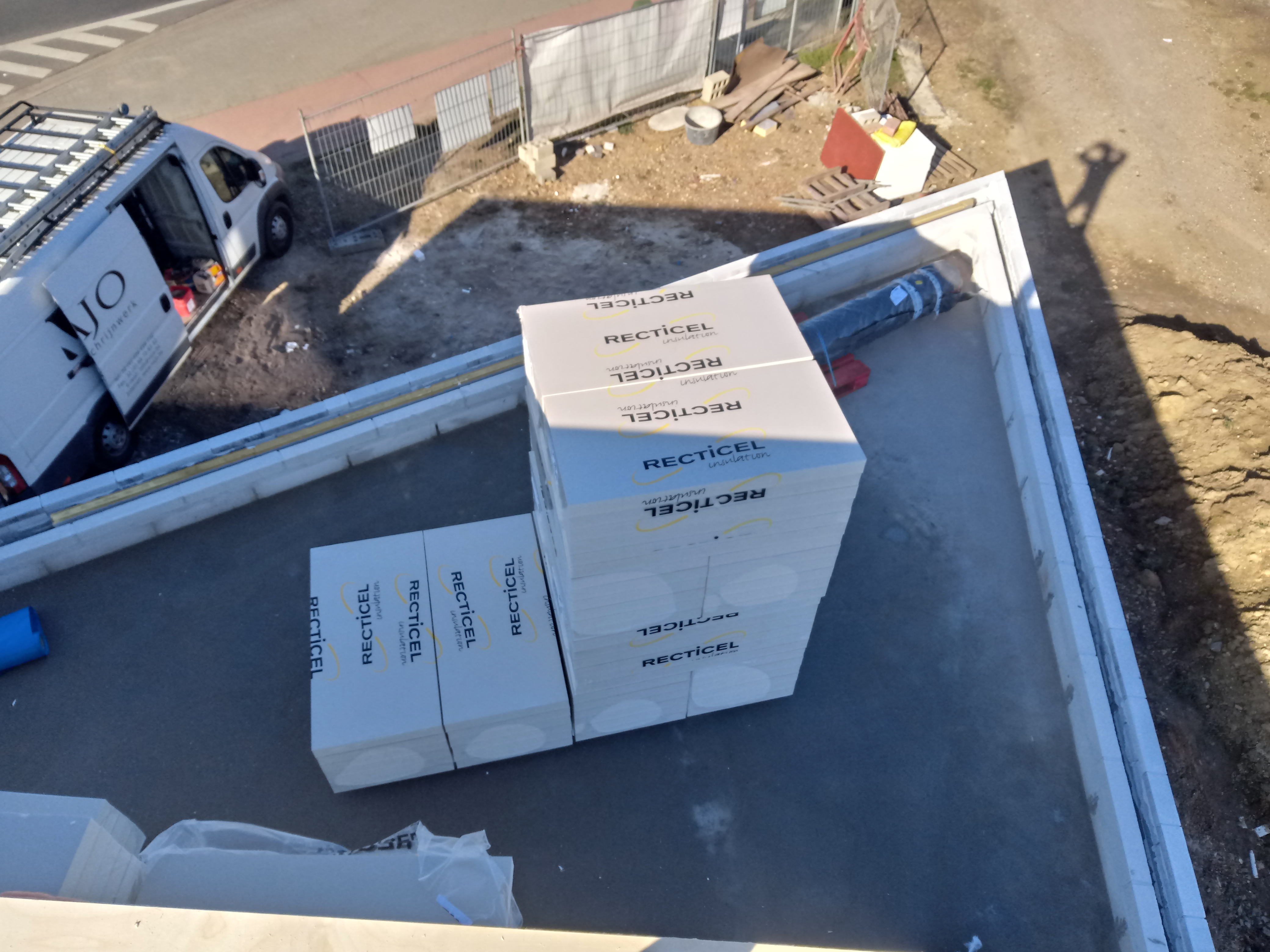 Nieuwbouw te Lanklaar een Plat Dak uit EPDM met een Ballast Afwerking in Lanklaar een Plat Dak uit EPDM met een Ballast Afwerking, foto 7