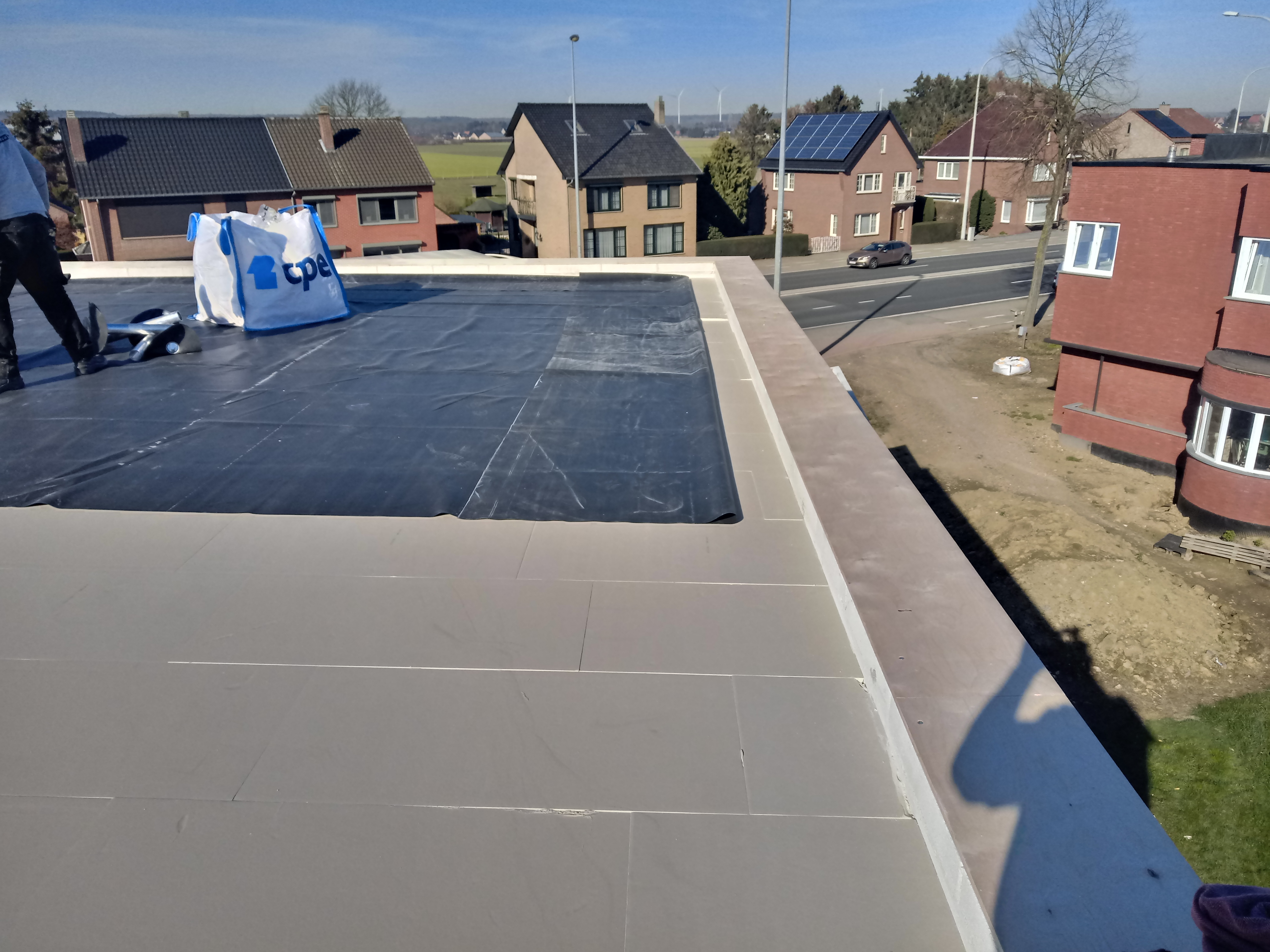 Nieuwbouw te Lanklaar een Plat Dak uit EPDM met een Ballast Afwerking in Lanklaar een Plat Dak uit EPDM met een Ballast Afwerking, foto 9
