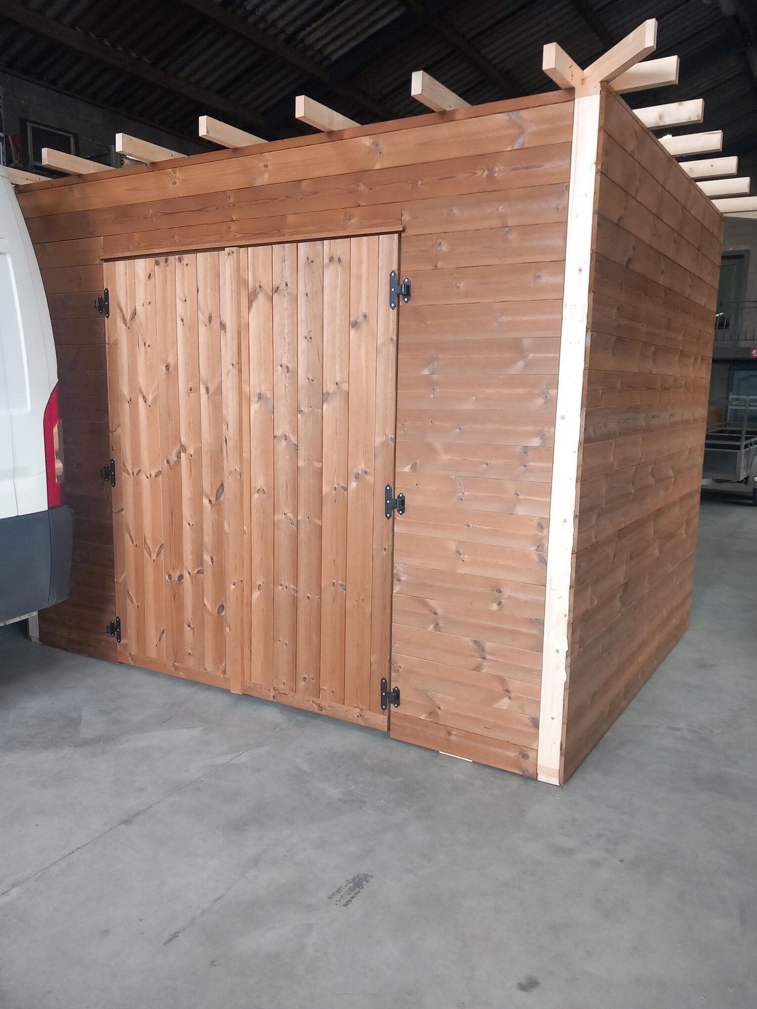 Plaatsen van Tuinhuis en Overkapping te Leut in Leut, foto 2