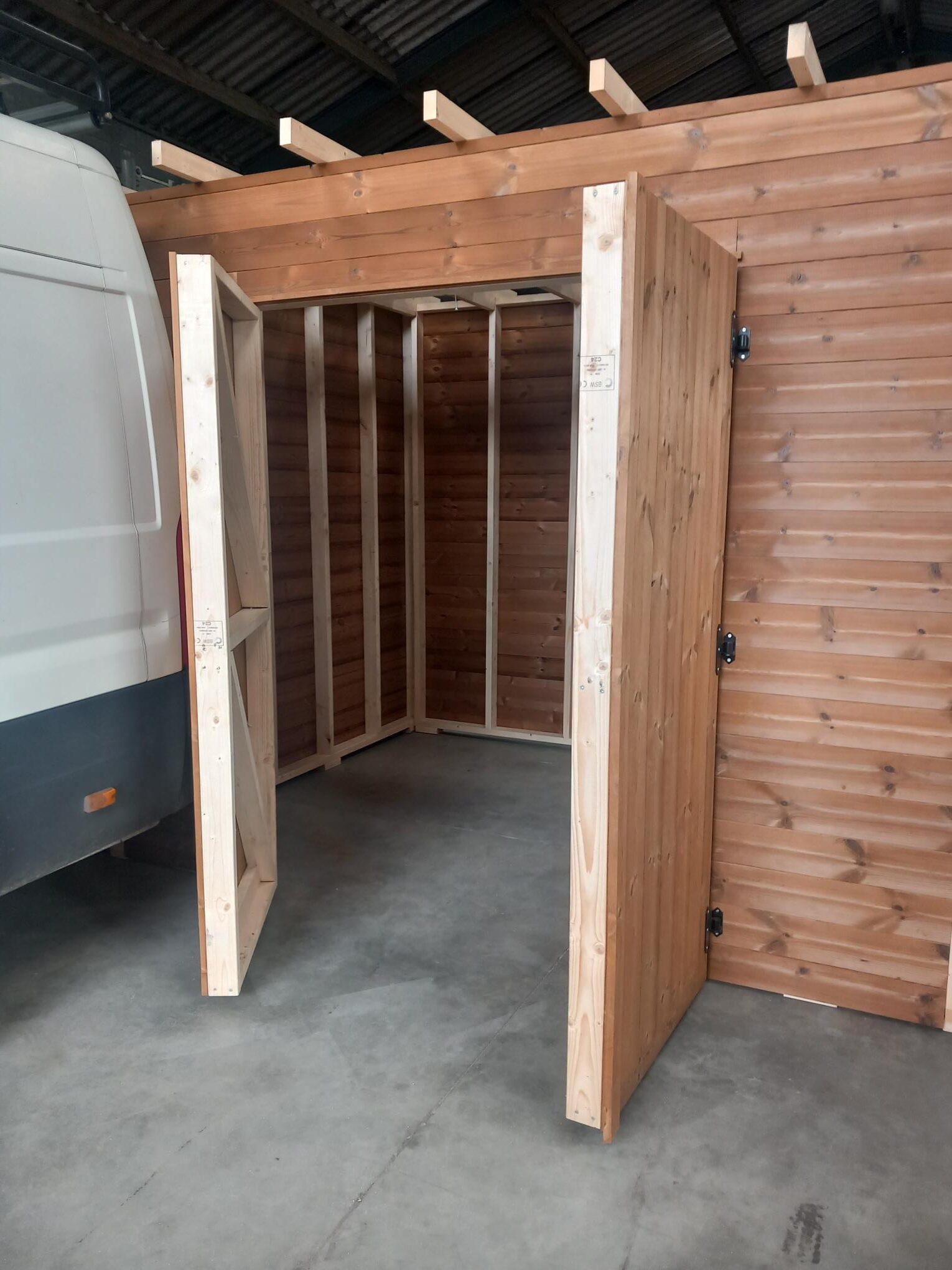 Plaatsen van Tuinhuis en Overkapping te Leut in Leut, foto 3