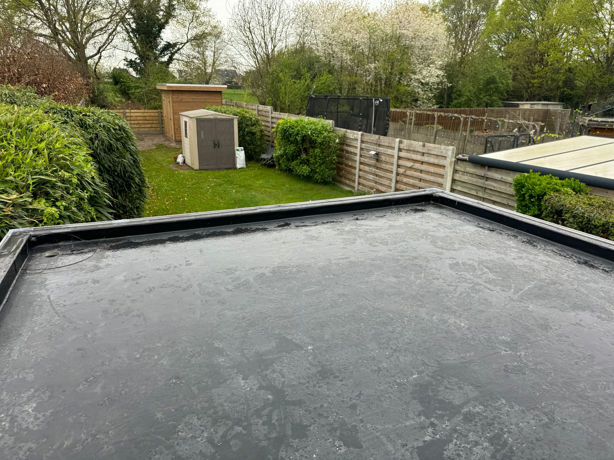 Plaatsen van Tuinhuis en Overkapping te Leut in Leut, foto 5
