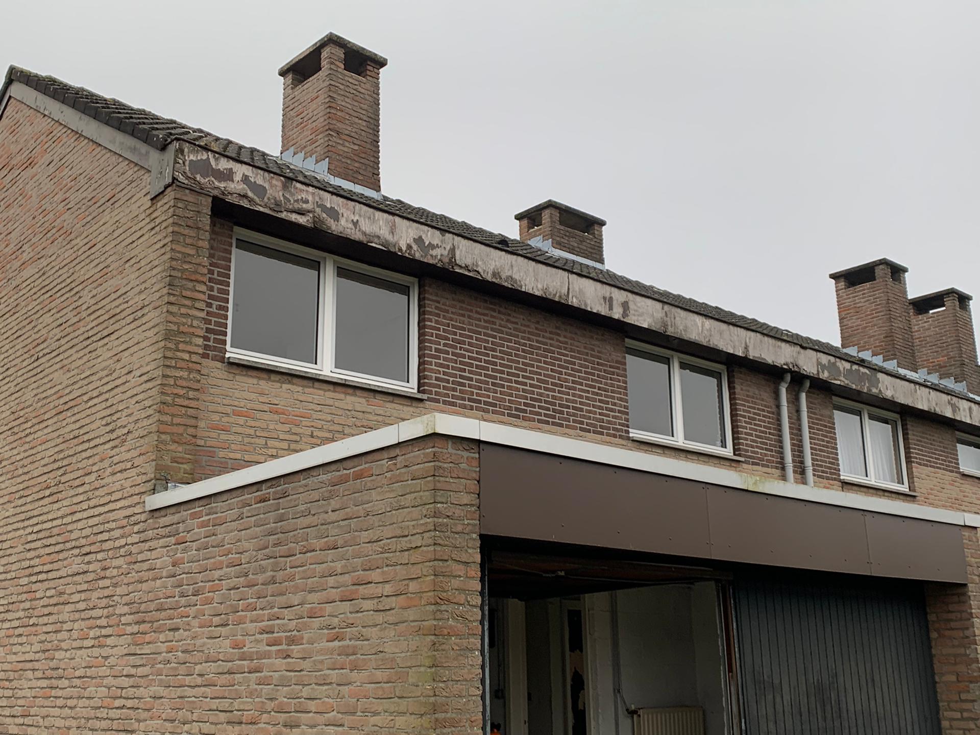 Plaatsen van Zinken Bakgoten en Nieuwe Bekleding uit Volkern, foto 2