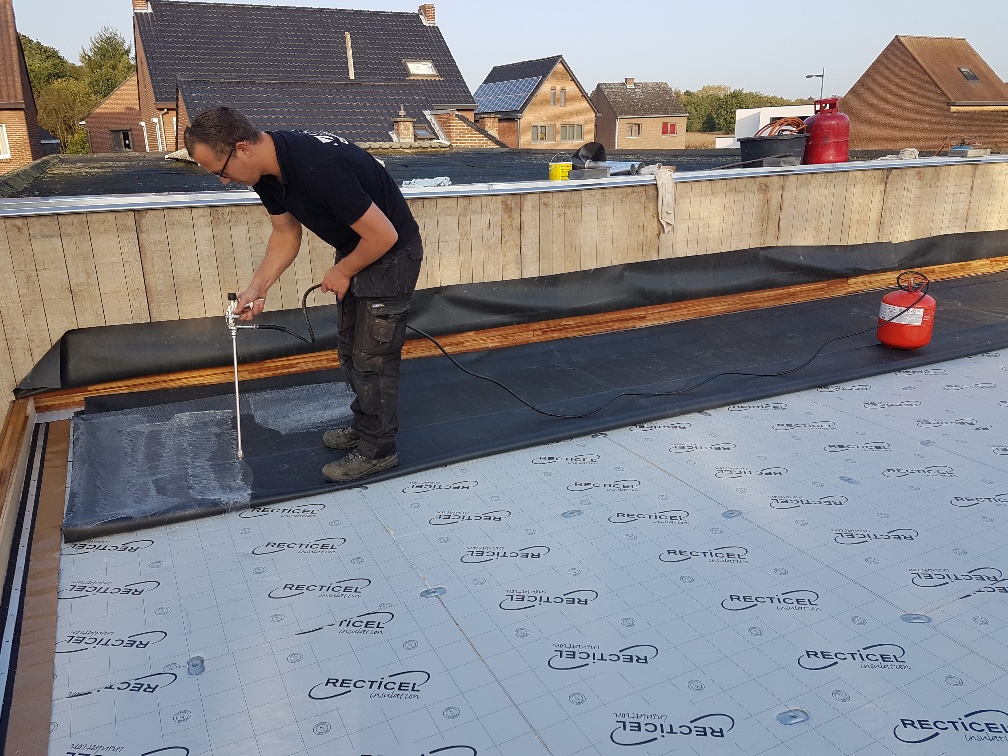 Plat Dak uit EPDM op een Terrasoverkapping te Maasmechelen in Maasmechelen, foto 3