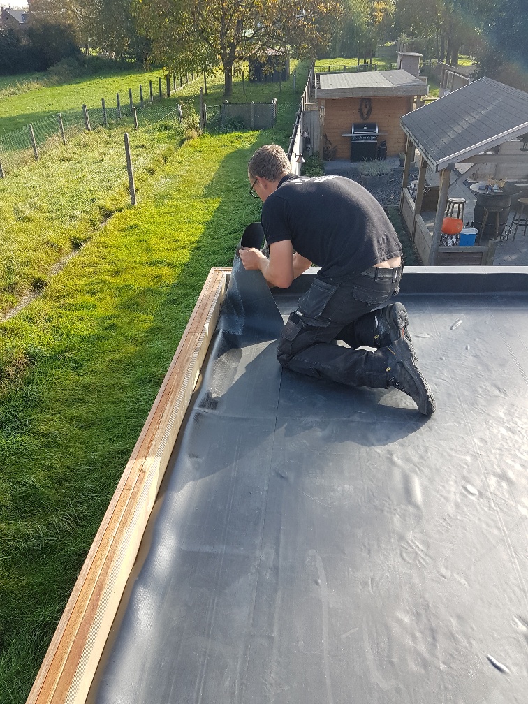 Plat Dak uit EPDM op een Terrasoverkapping te Maasmechelen in Maasmechelen, foto 4
