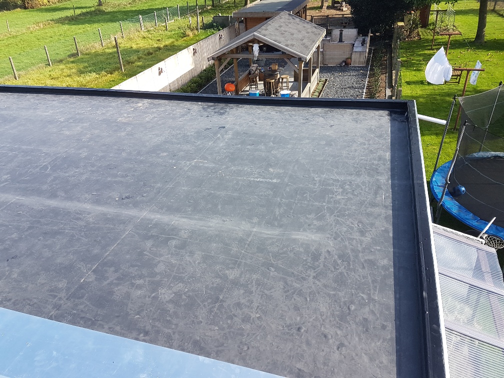 Plat Dak uit EPDM op een Terrasoverkapping te Maasmechelen in Maasmechelen, foto 5