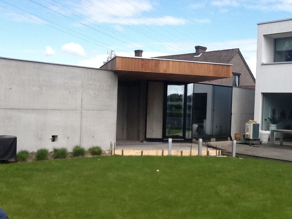 Poolhouse met Plat Dak uit EPDM en met Ceder Bekleding