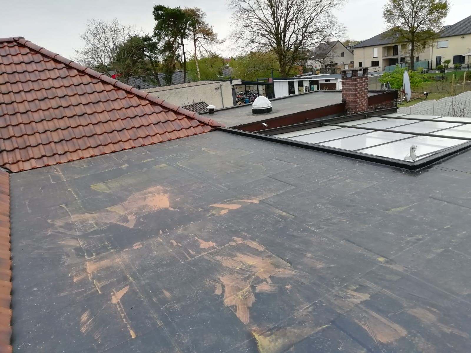 Renovatie Plat Dak uit EPDM en het Plaatsen van een Solartube