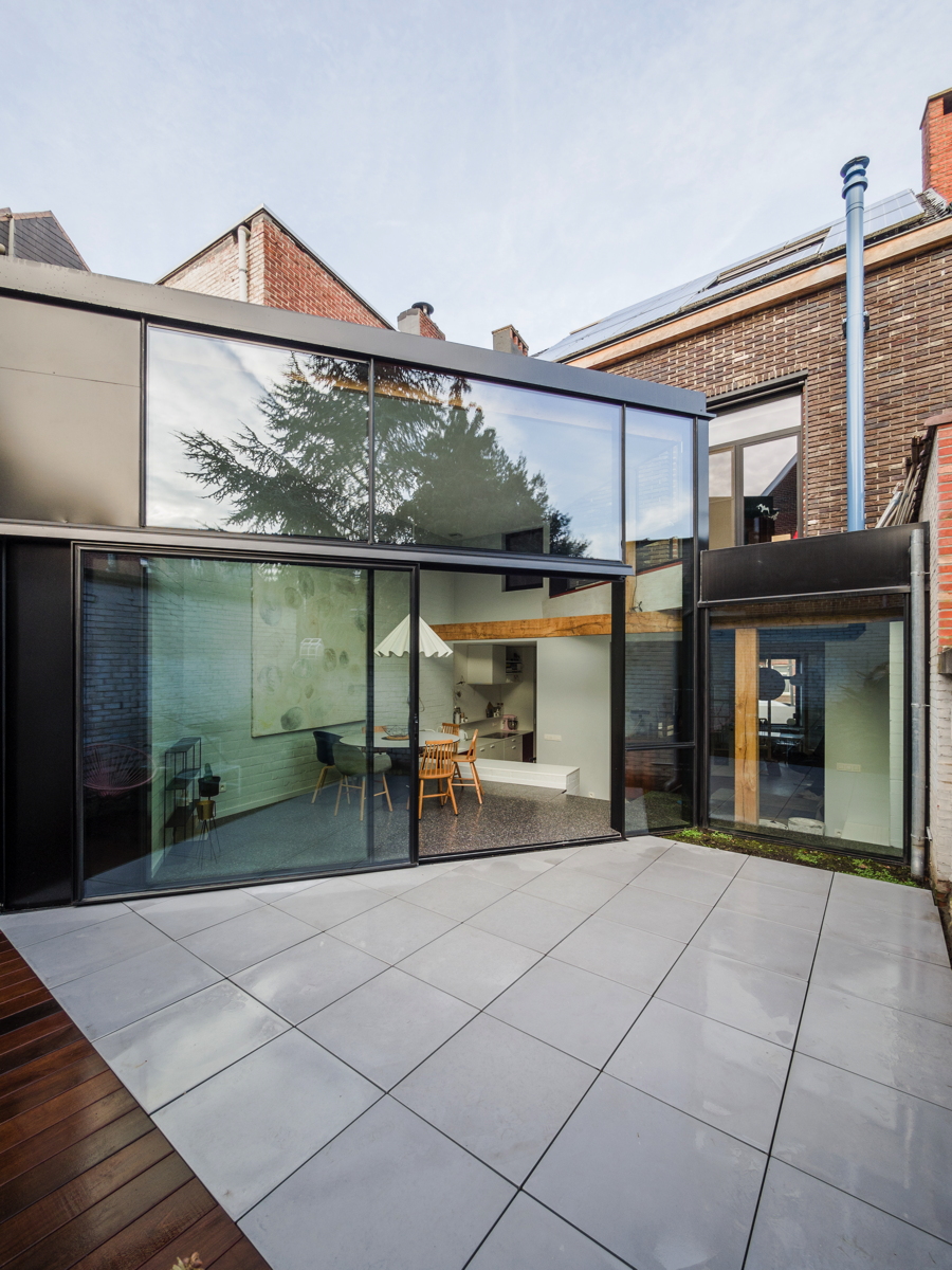 Achterbouw Gerealiseerd met Eiken Balken en Kerto Balken + een Plat Dak Afgewerkt met EPDM te Tongeren in Tongeren