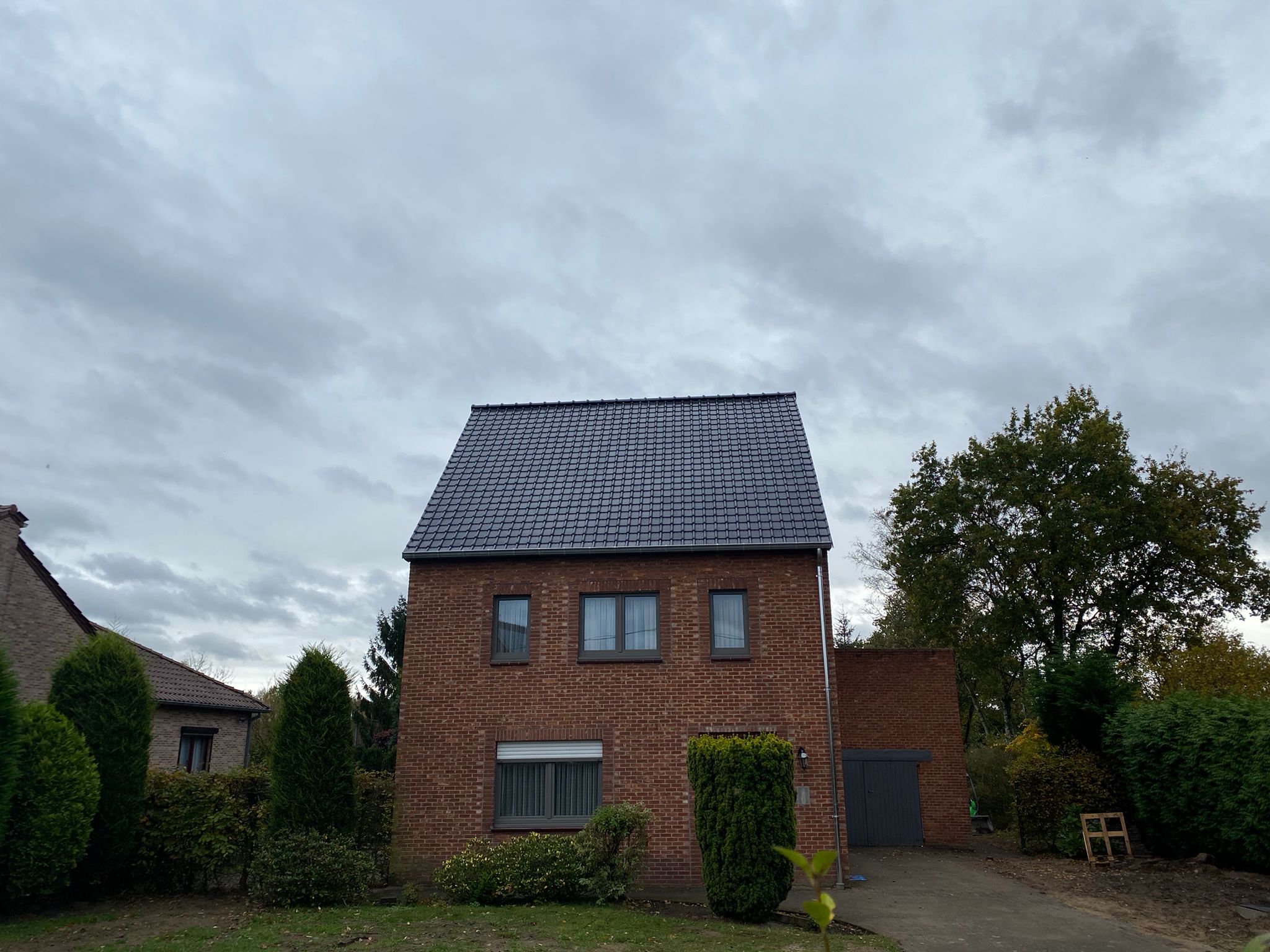 Renovatie van een Hellend Dak te Genk in Genk