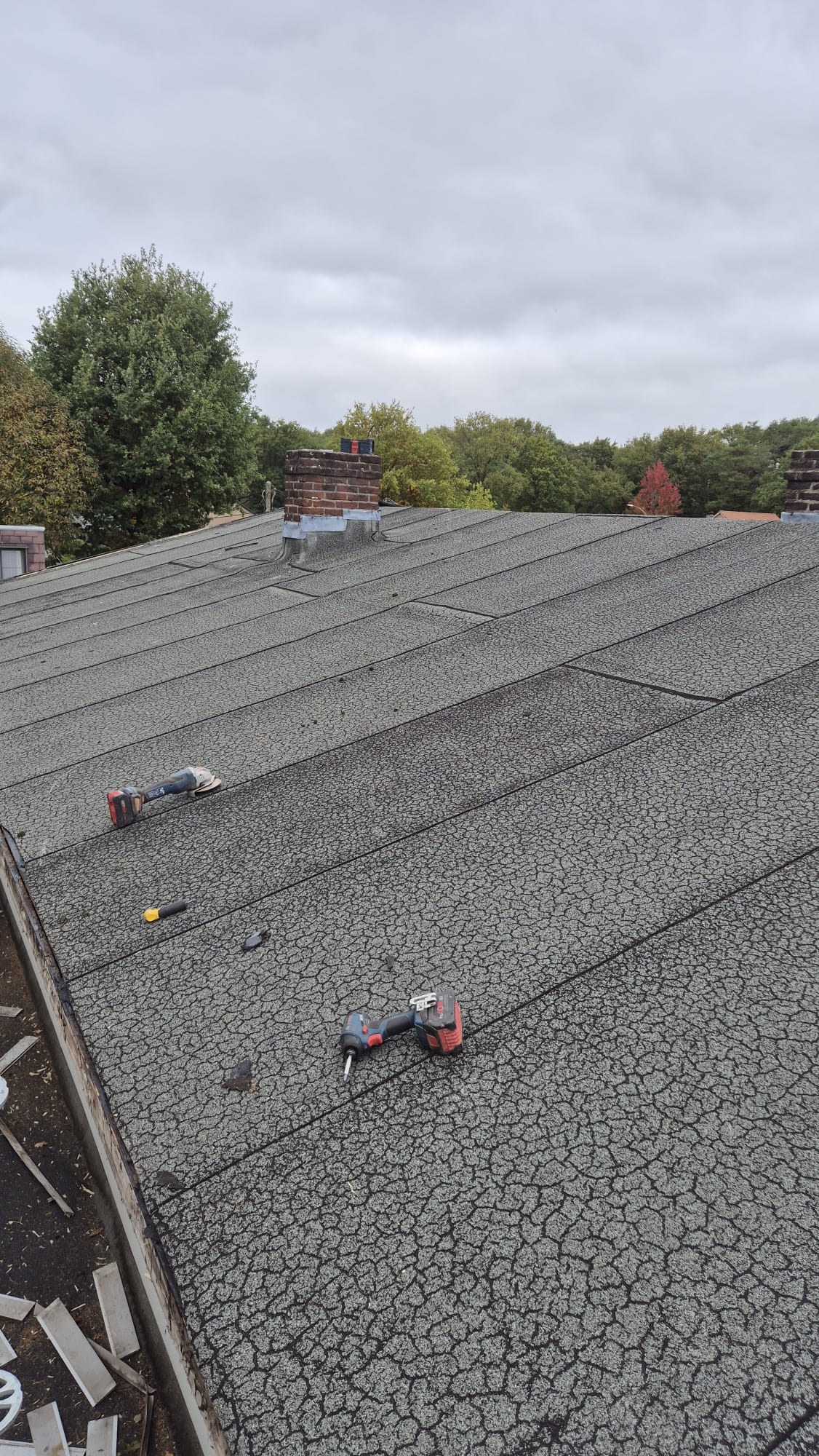 Renovatie Hellend Dak in PVC met Montering Profielen voor Zonnepanelen te Genk in Genk, foto 3