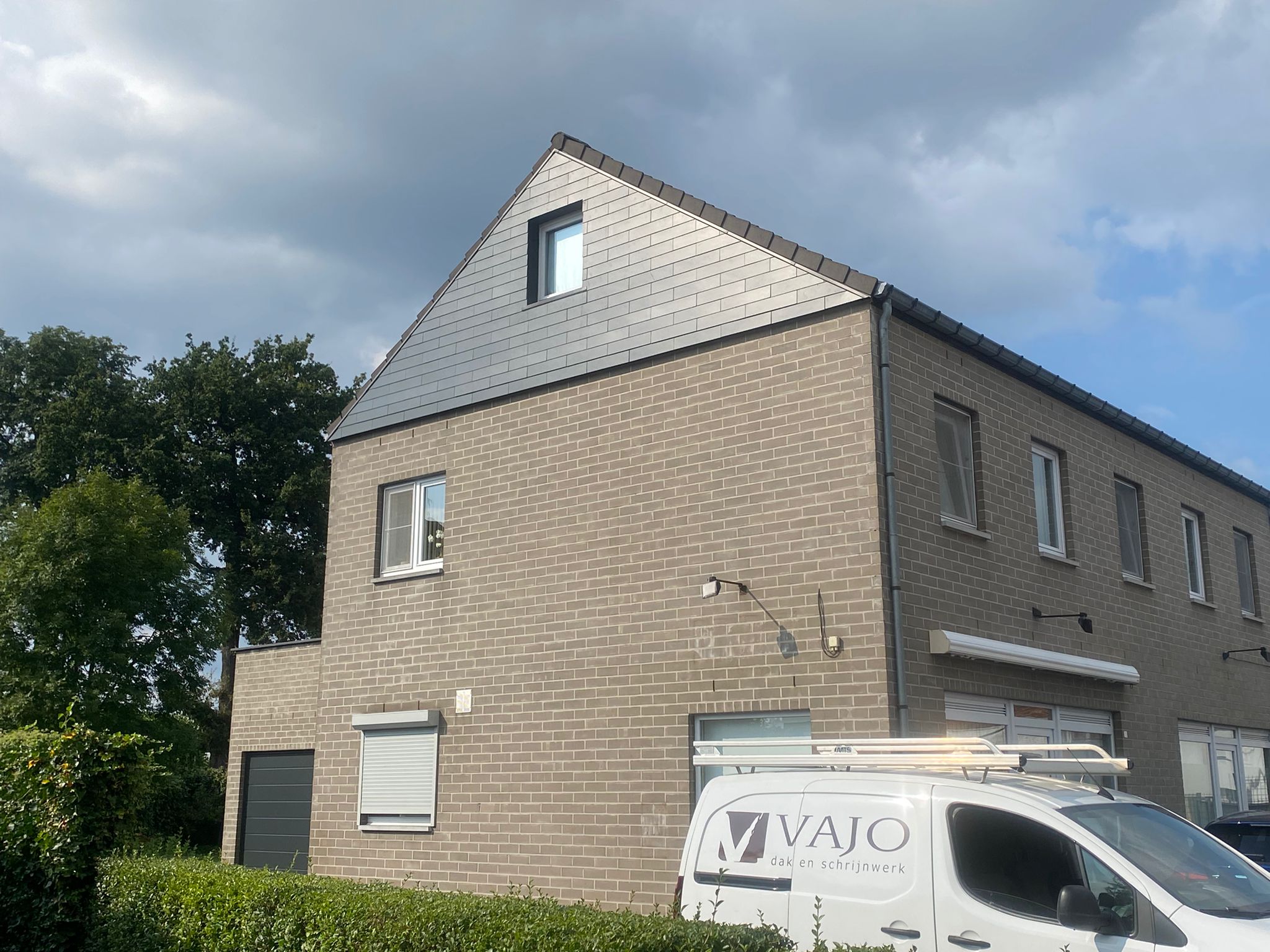 Renovatie van een Hellend Dak met Leien te Eisden in Eisden, foto 2