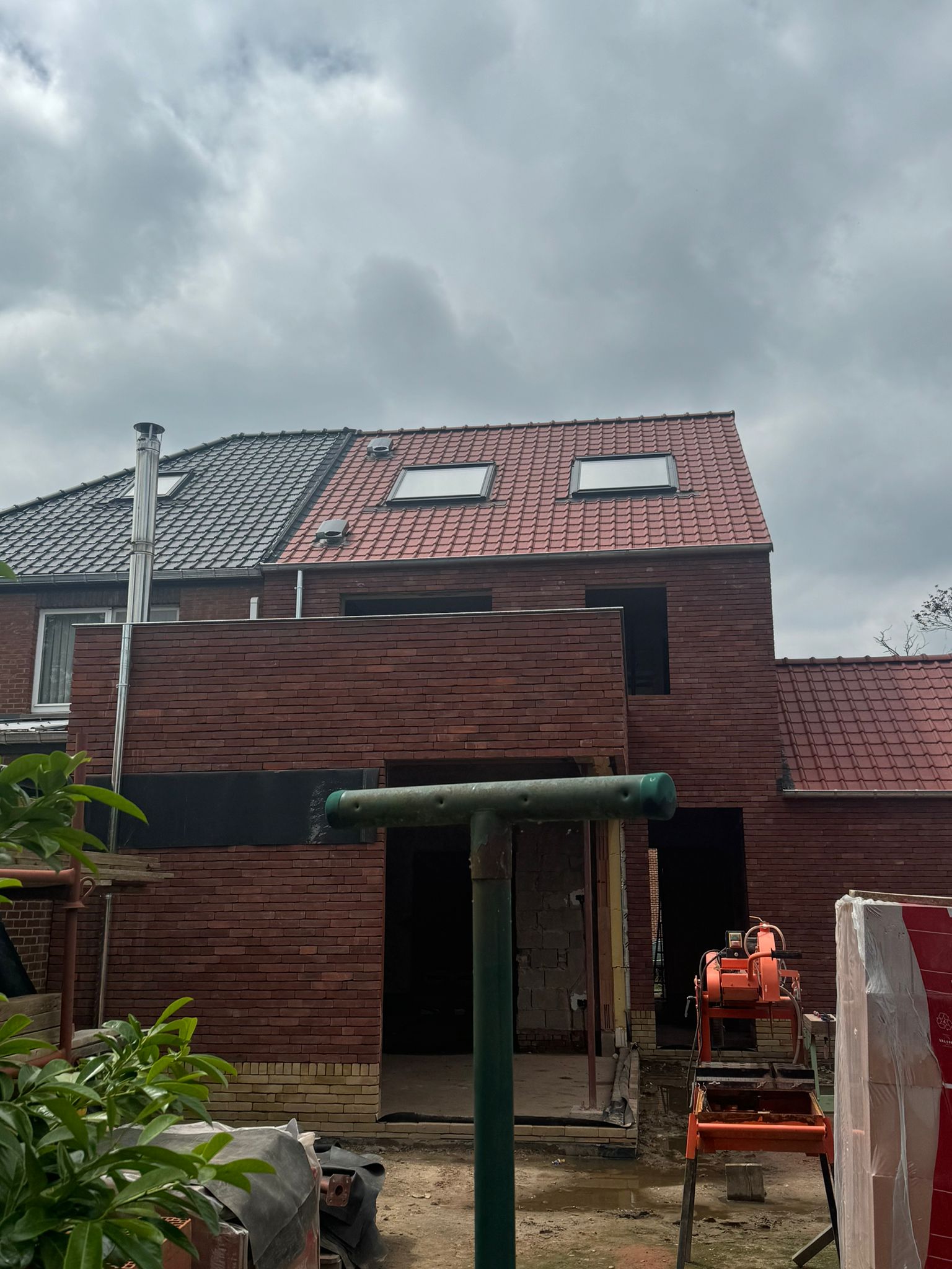 Renovatie Hellend en Plat Dak + Isolatie te Diepenbeek in Diepenbeek