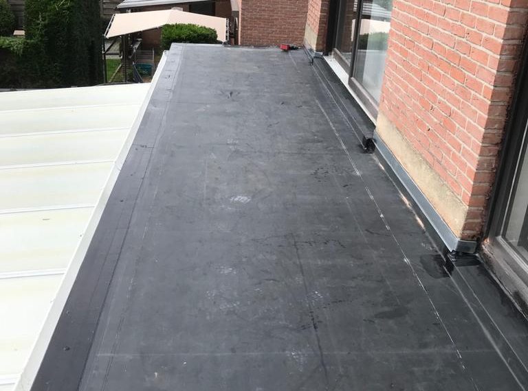 Renovatie van een Plat Dak uit EPDM te Opgrimbie in Opgrimbie