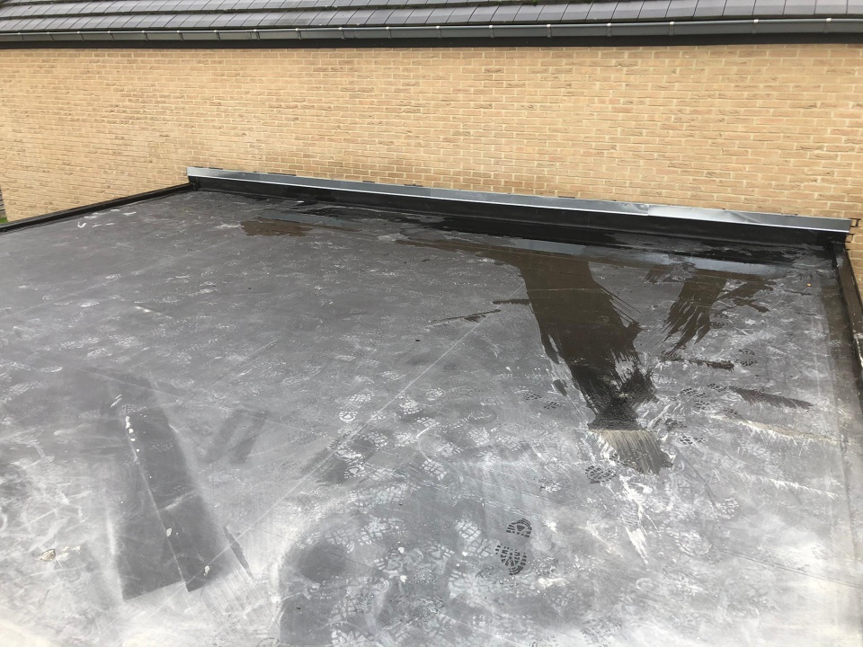 Renovatie van Carport -Plat Dak uit EPDM – Zichtbare Structuur aan de Binnenzijde te Bree in Bree, foto 8
