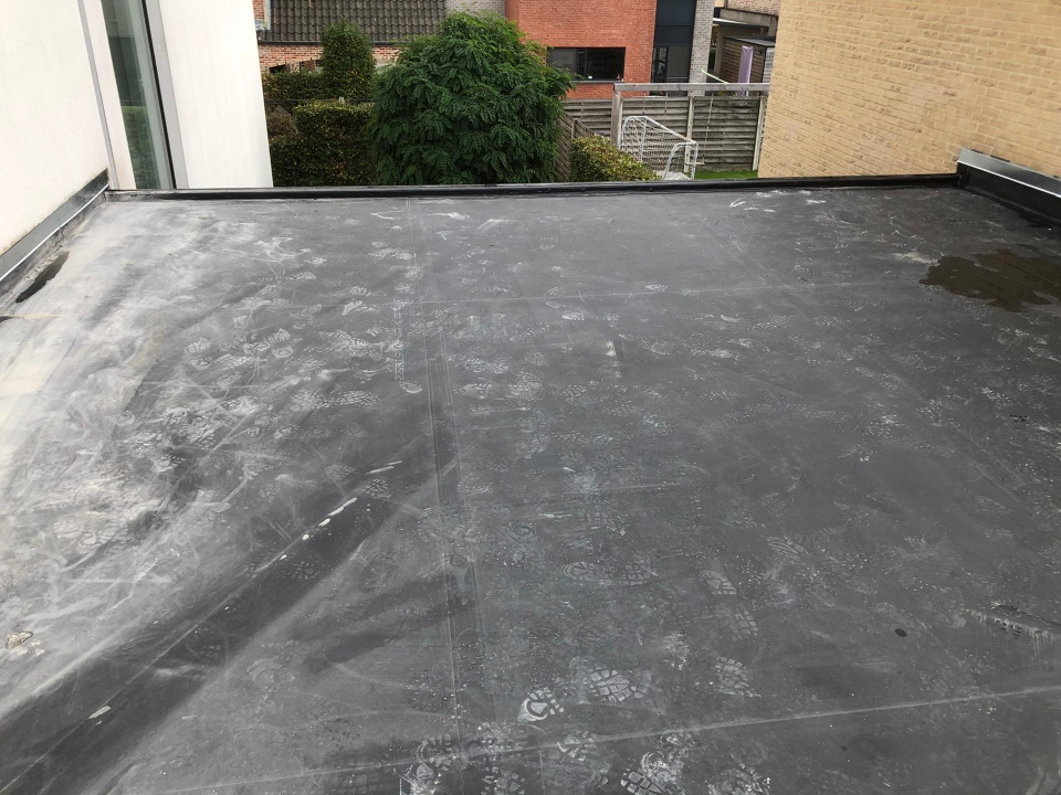 Renovatie van Carport -Plat Dak uit EPDM – Zichtbare Structuur aan de Binnenzijde te Bree in Bree, foto 9