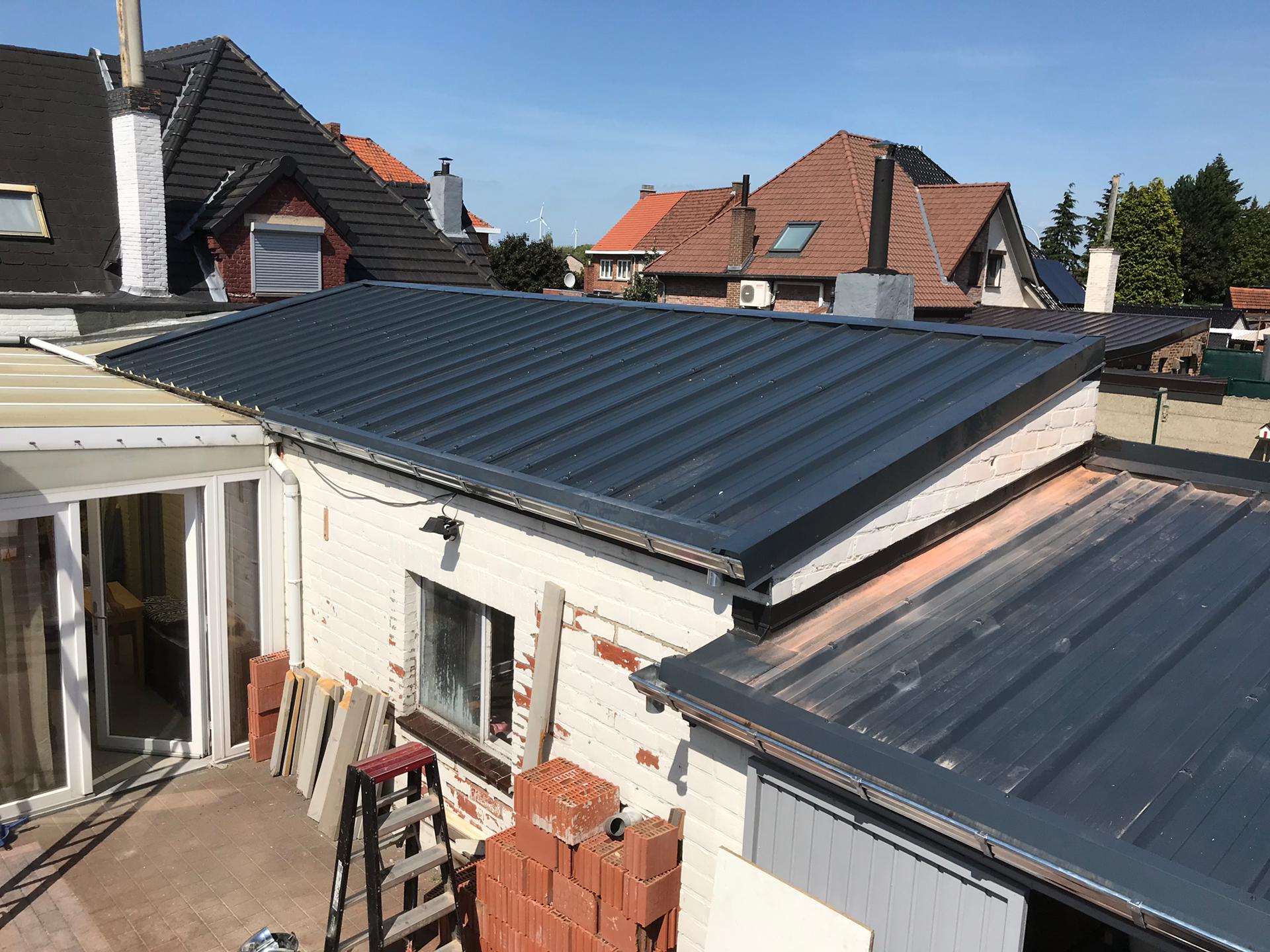 Renovatie van een Achterbouw uit Profielplaten te Genk in Genk