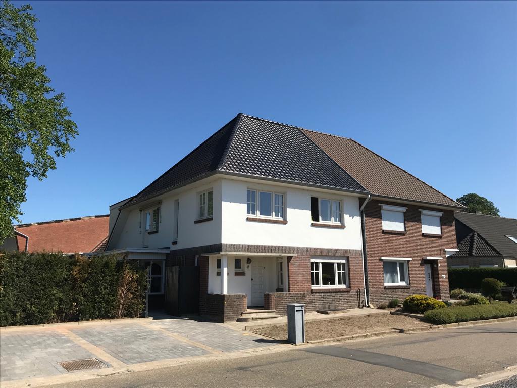 Renovatie van een Hellend Dak te Geistingen (kinrooi) in Geistingen (kinrooi)
