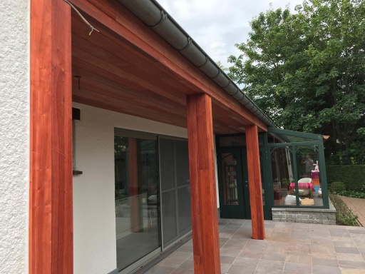 Renovatie van een Overdekt Terras uit Padoek Hout te Halen in Halen