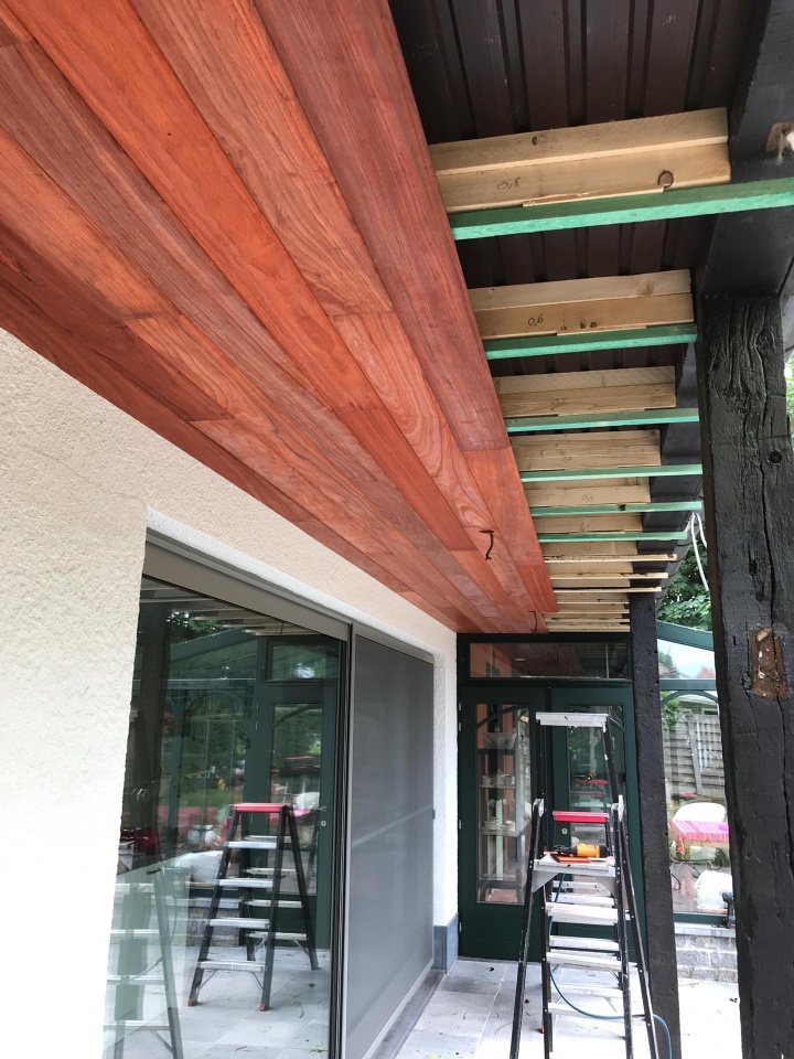 Renovatie van een Overdekt Terras uit Padoek Hout te Halen in Halen, foto 7