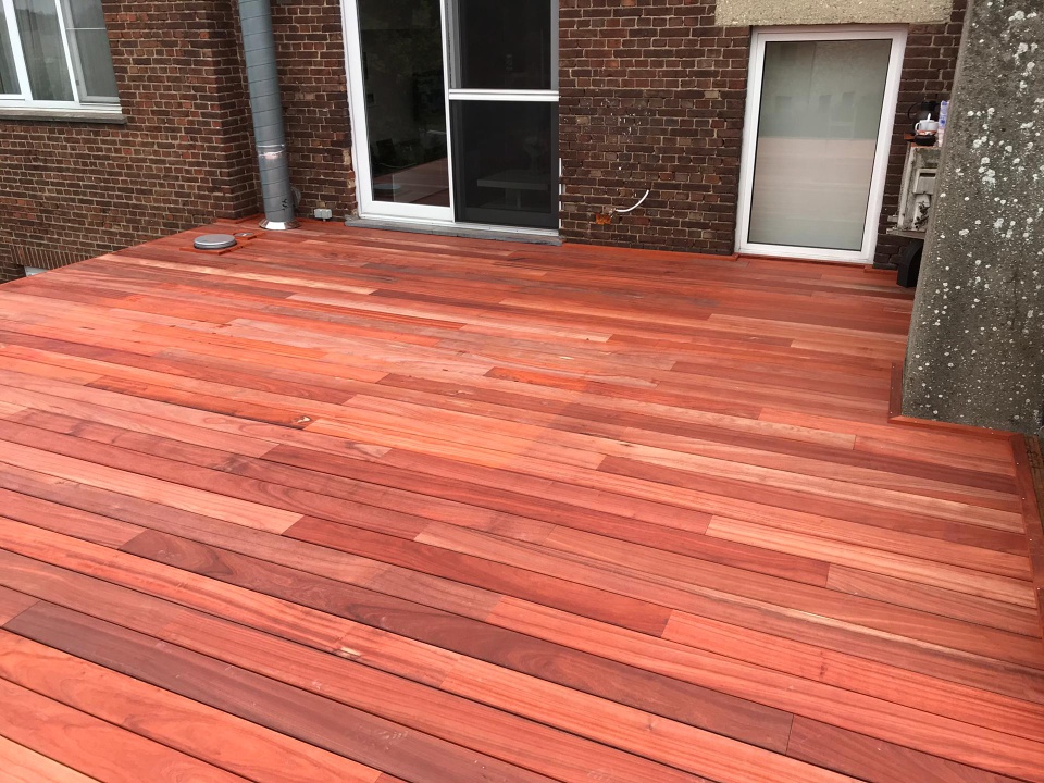 Renovatie van een Plat Dak te As – EPDM Dakbedekking – Terras uit Padouk in As – EPDM Dakbedekking – Terras uit Padouk