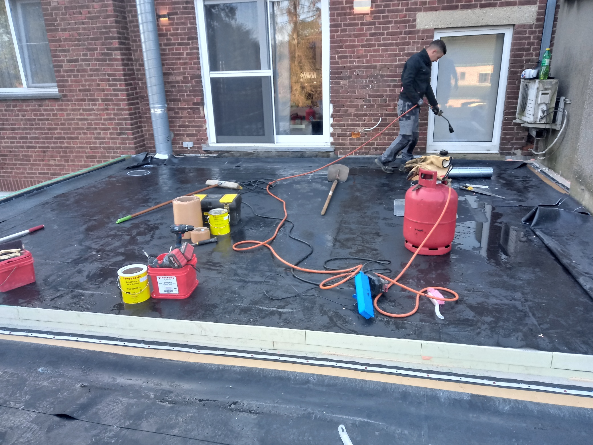 Renovatie van een Plat Dak te As – EPDM Dakbedekking – Terras uit Padouk in As – EPDM Dakbedekking – Terras uit Padouk, foto 6