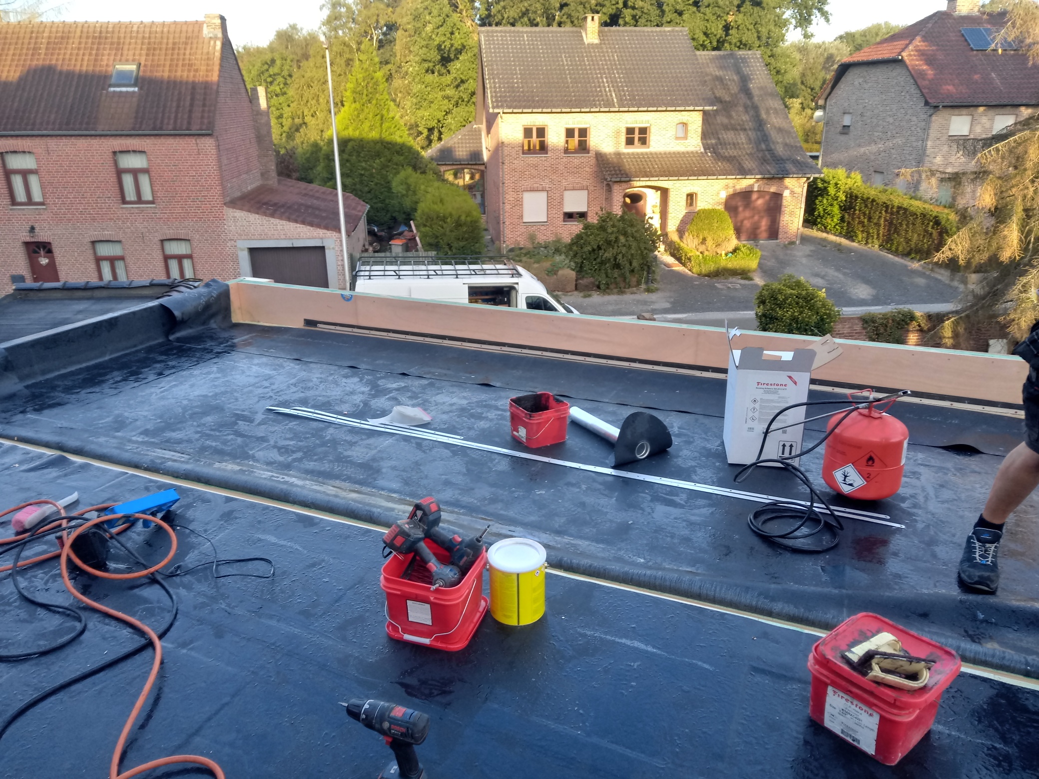 Renovatie van een Plat Dak te As – EPDM Dakbedekking – Terras uit Padouk in As – EPDM Dakbedekking – Terras uit Padouk, foto 7