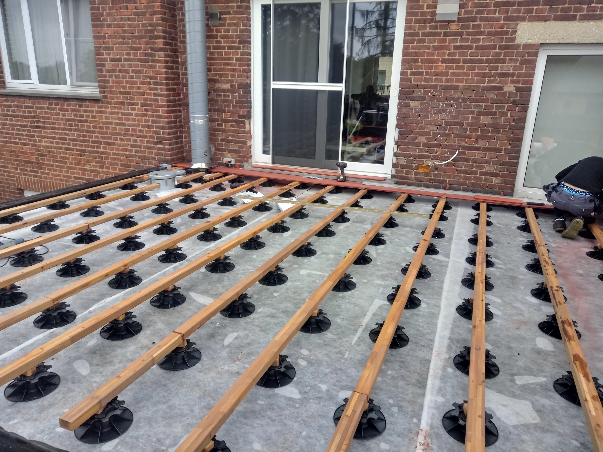 Renovatie van een Plat Dak te As – EPDM Dakbedekking – Terras uit Padouk in As – EPDM Dakbedekking – Terras uit Padouk, foto 8