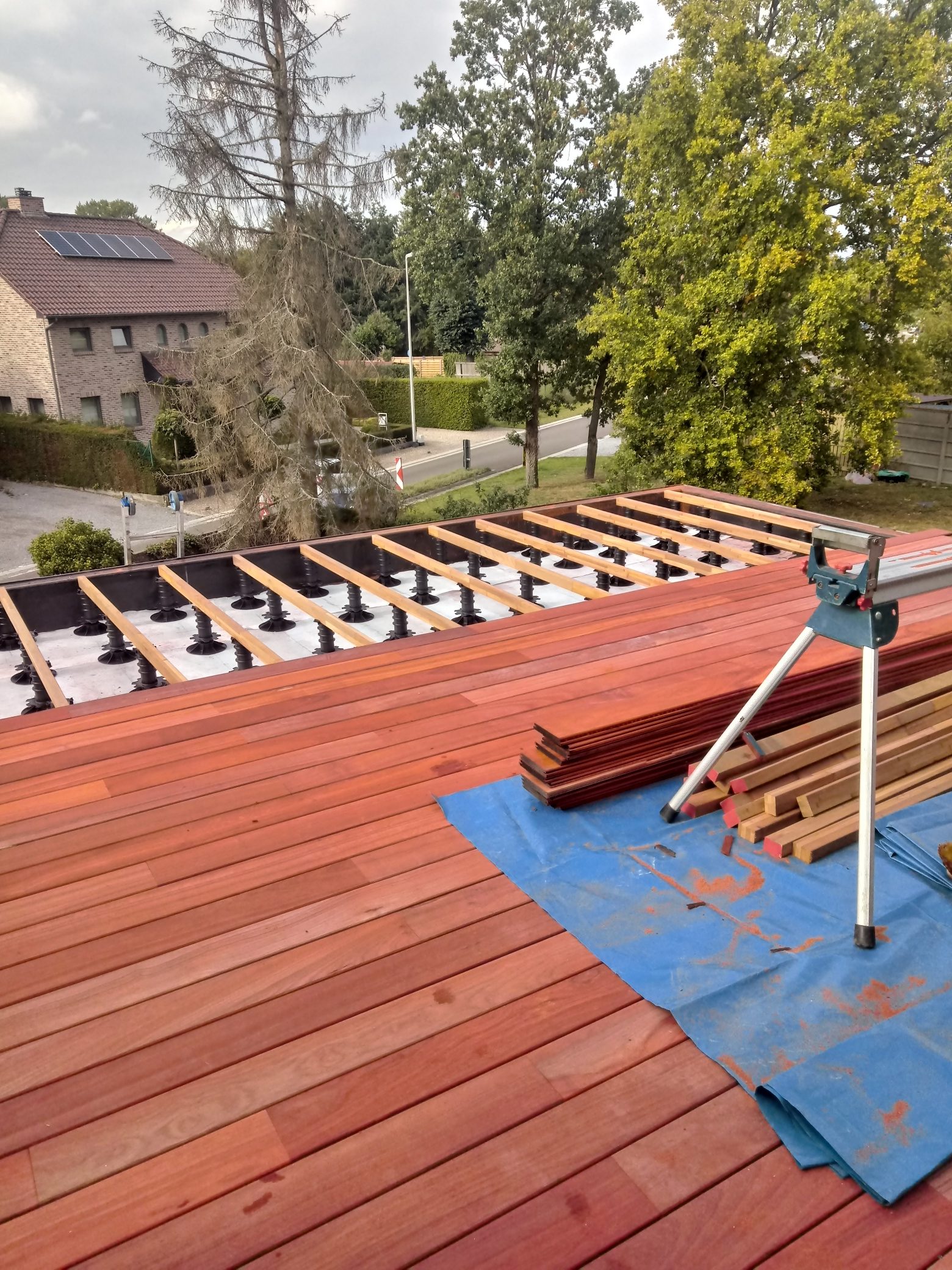 Renovatie van een Plat Dak te As – EPDM Dakbedekking – Terras uit Padouk in As – EPDM Dakbedekking – Terras uit Padouk, foto 10