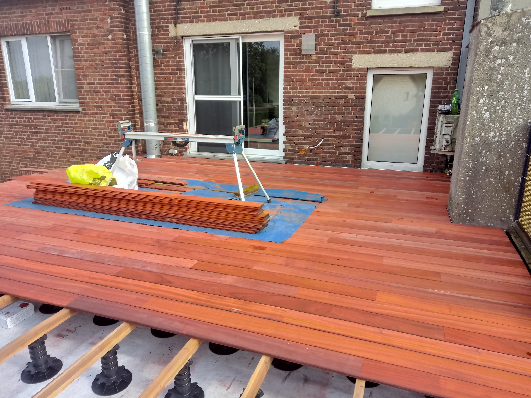 Renovatie van een Plat Dak te As – EPDM Dakbedekking – Terras uit Padouk in As – EPDM Dakbedekking – Terras uit Padouk, foto 11