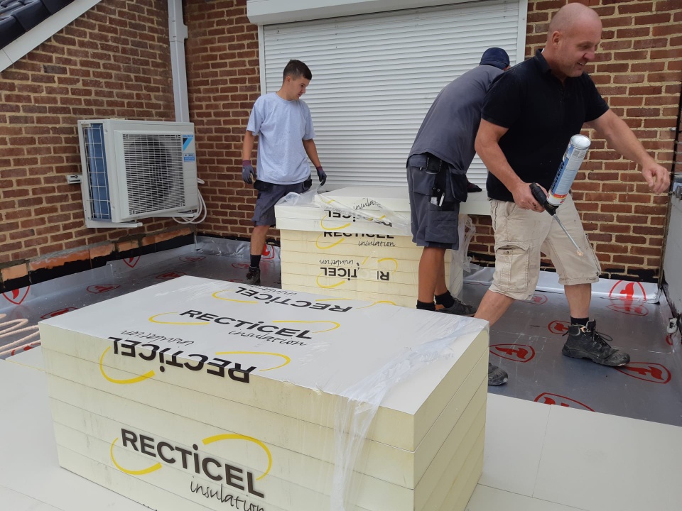 Renovatie van een Plat Dak en Gevelbekleding in Afrormosia te Boorsem in Boorsem, foto 7