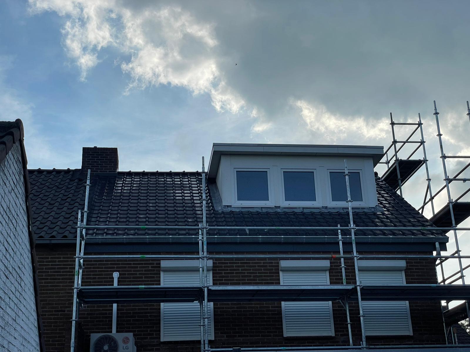 Renovatie van Hellend Dak te Nederland in Nederland