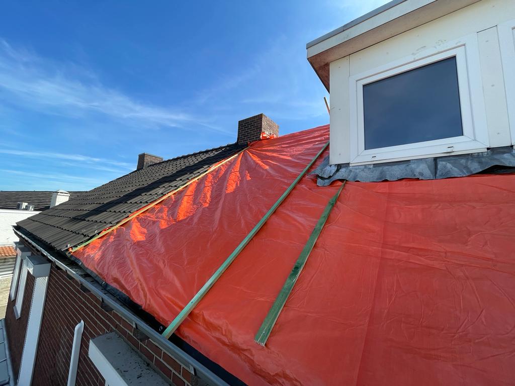 Renovatie van Hellend Dak te Nederland in Nederland, foto 6