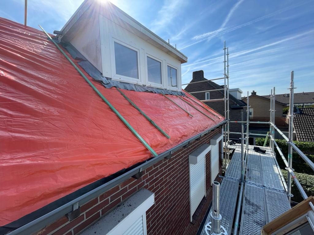 Renovatie van Hellend Dak te Nederland in Nederland, foto 7