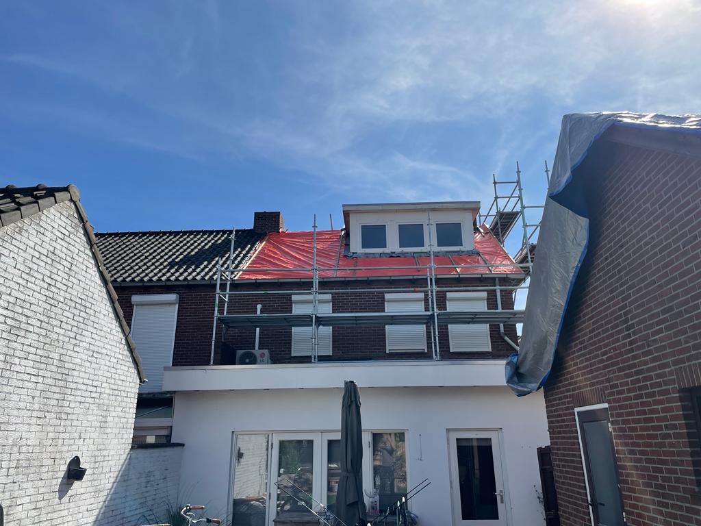 Renovatie van Hellend Dak te Nederland in Nederland, foto 8