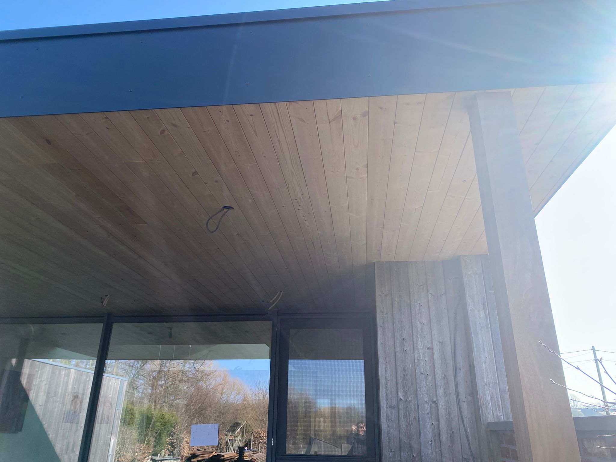 Verlenging van een Bestaand Afdak / Dak Dichting uit EPDM / Plafondafwerking met Klikplanken uit Dennenhout te Bilzen in Bilzen, foto 8